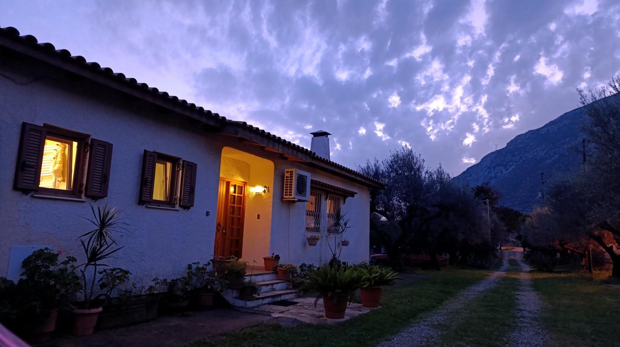 Nafpaktos Cottage By The Sea For Travelers And Dreamers! Ngoại thất bức ảnh
